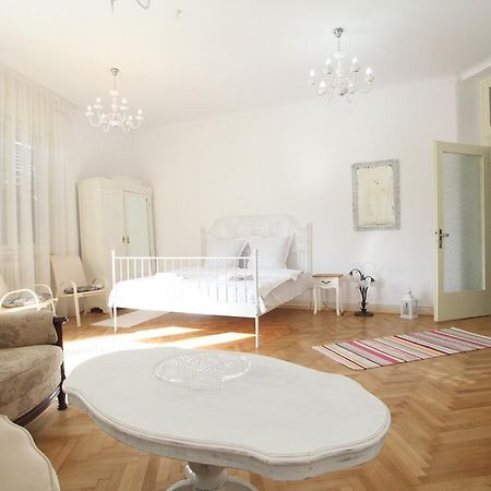 White Opera By Nux Apartment คลูจ-นาโปกา ภายนอก รูปภาพ