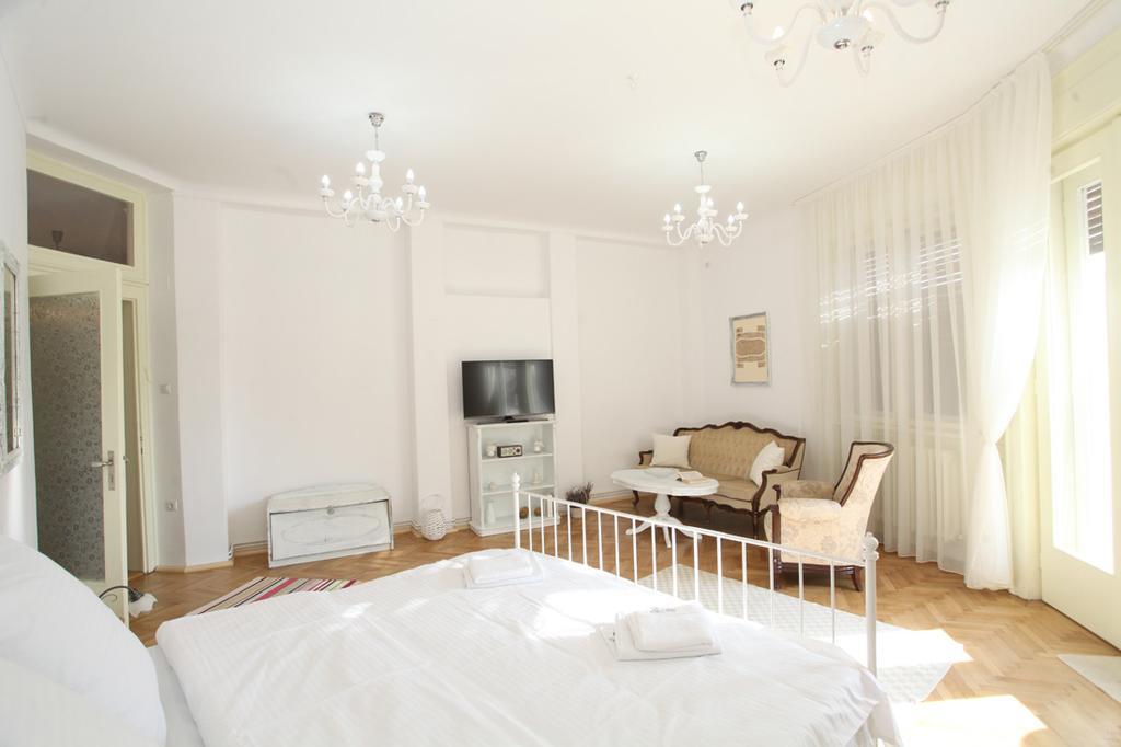 White Opera By Nux Apartment คลูจ-นาโปกา ภายนอก รูปภาพ