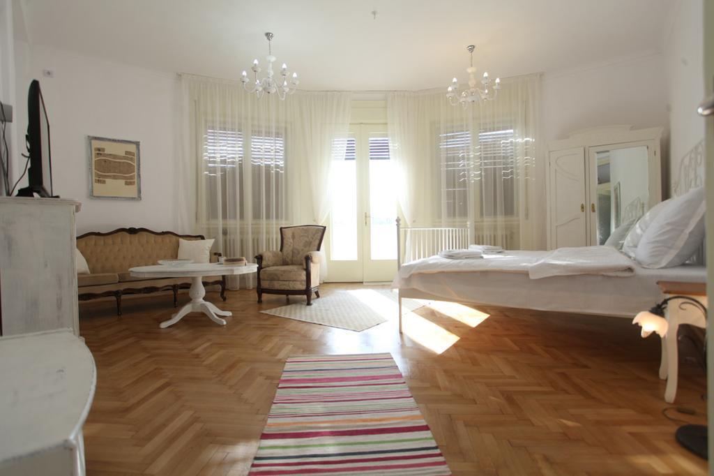 White Opera By Nux Apartment คลูจ-นาโปกา ภายนอก รูปภาพ
